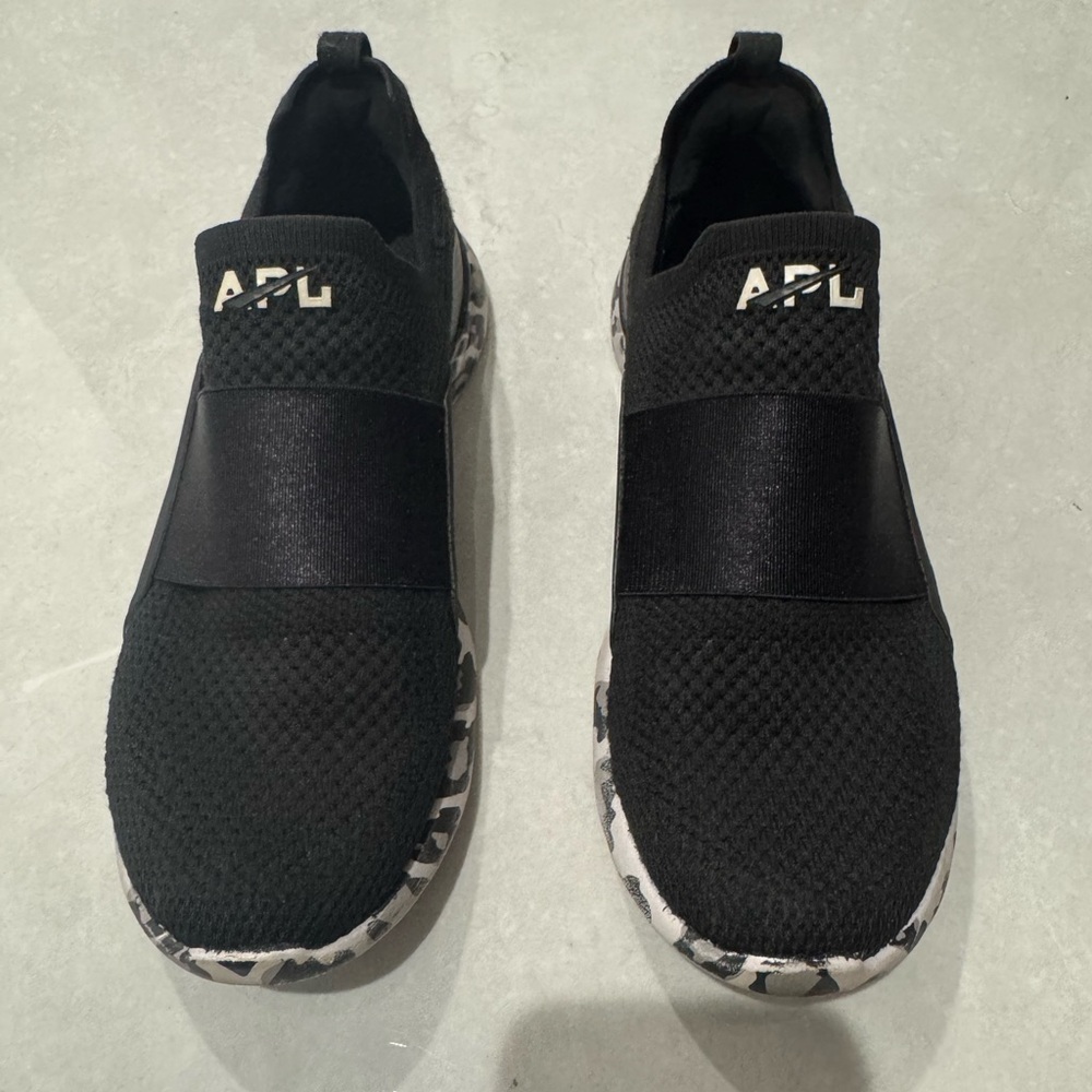 APL Techloom Bliss Black Slip-On Sneakers with Patterned Sole, size 7